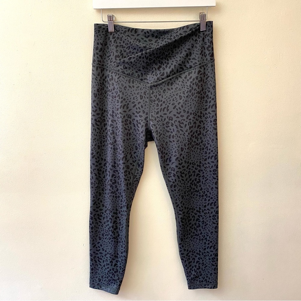 AllFenix dark green cheetah print 7/8 V Waist leggings size XL